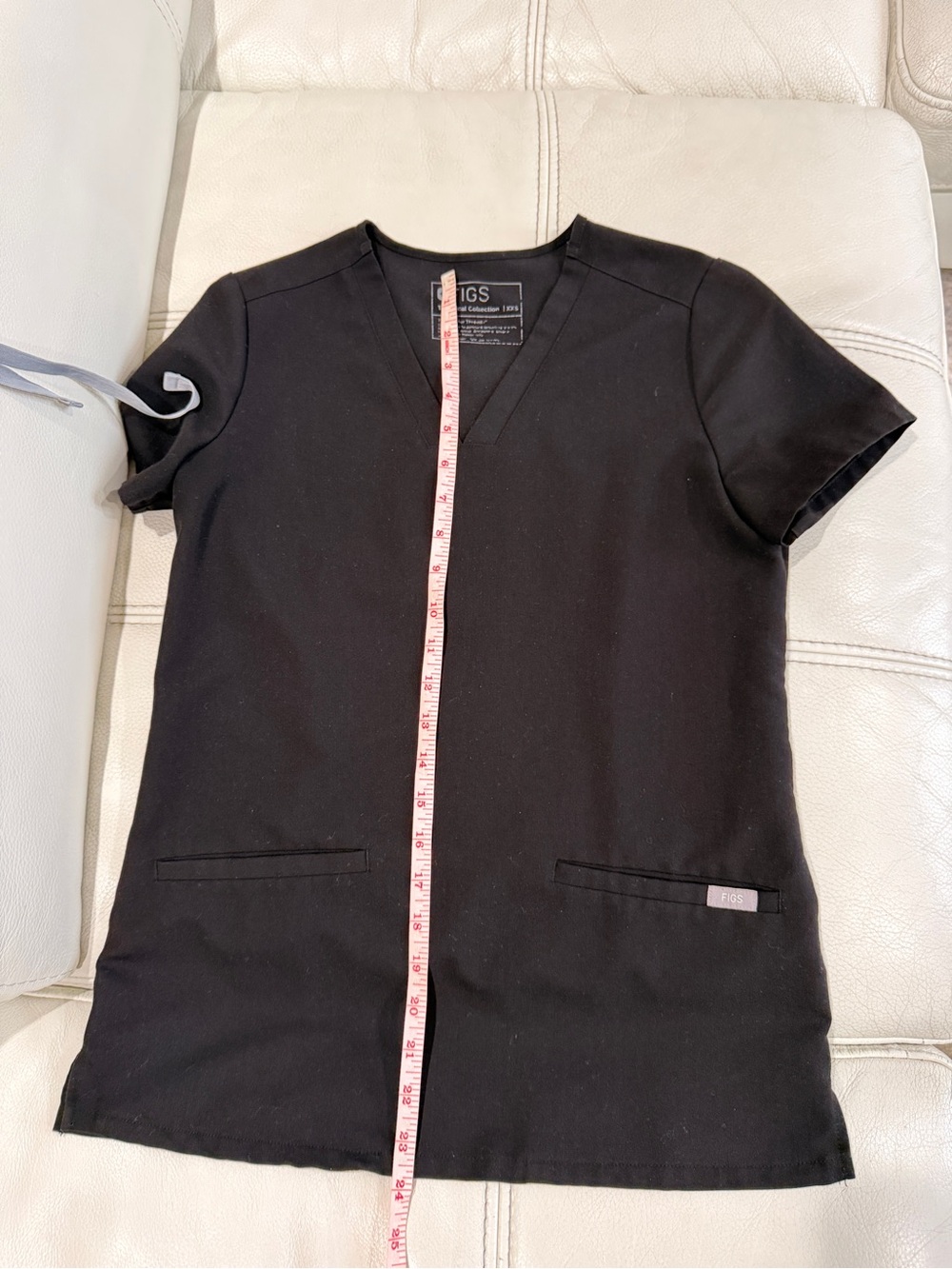 FIGS Scrub Set in Black in XXS/XS-T - Picture 2 of 9